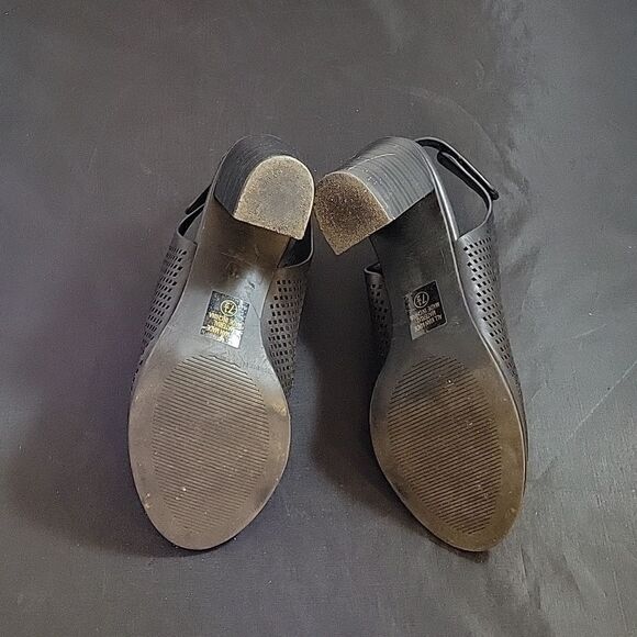 CITY CLASSIFIEDS ROADWAY-CEMENT PEEP TOE VELCRO CLOSURE STRAP SANDAL - Picture 12 of 13